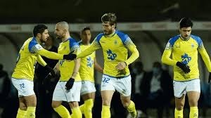 球星突破防守送出关键助攻