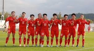 欧冠半场：克瑙夫打破僵局，法兰克福1-0巴塞罗那